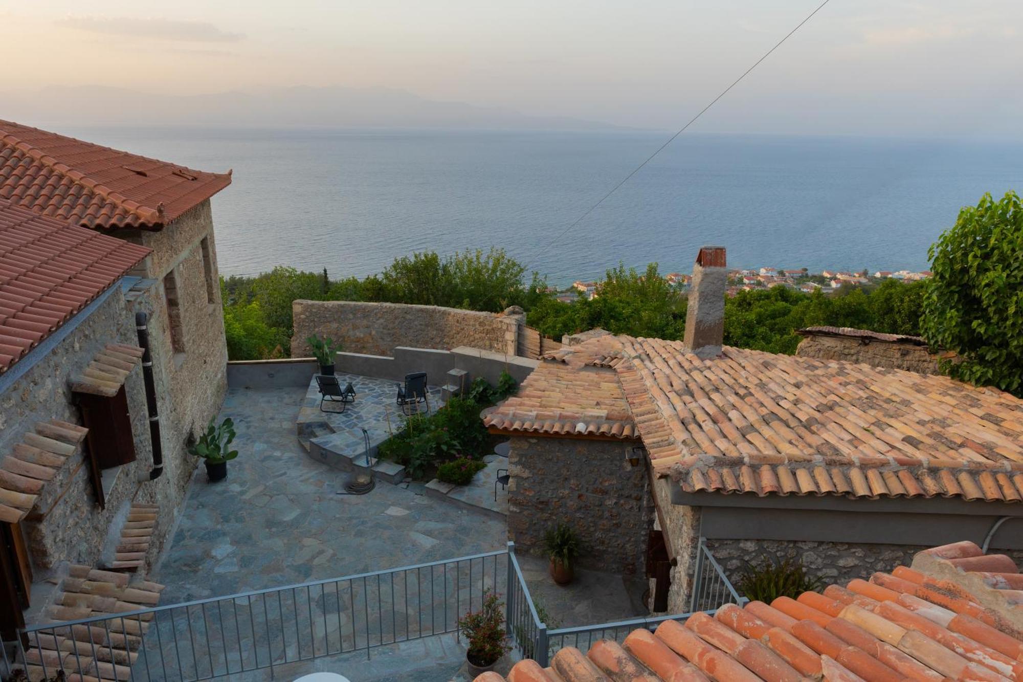 Fteri Stone House In Platanos, Akrata Apartment Екстериор снимка