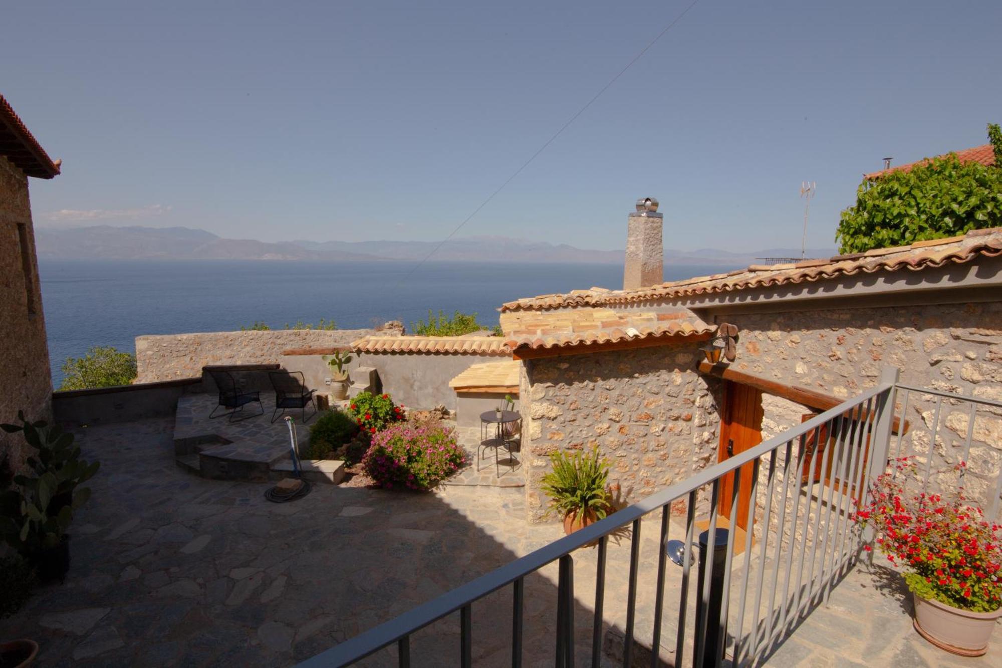 Fteri Stone House In Platanos, Akrata Apartment Екстериор снимка